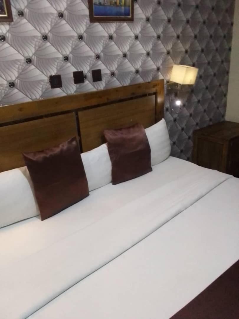 Blue Moon Hotels Victoria Island Lagos Eksteriør billede